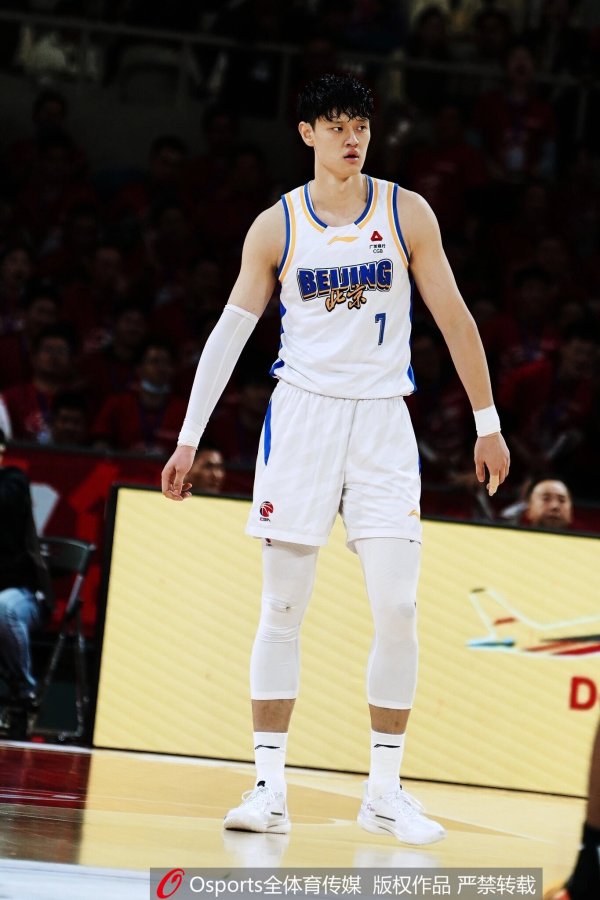 按天配资利息 京媒：曾凡博的膝盖伤会恢复得比较缓慢 但他拥有足够的战略价值